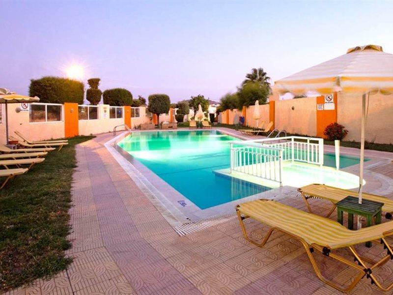 Maroula Aparthotel